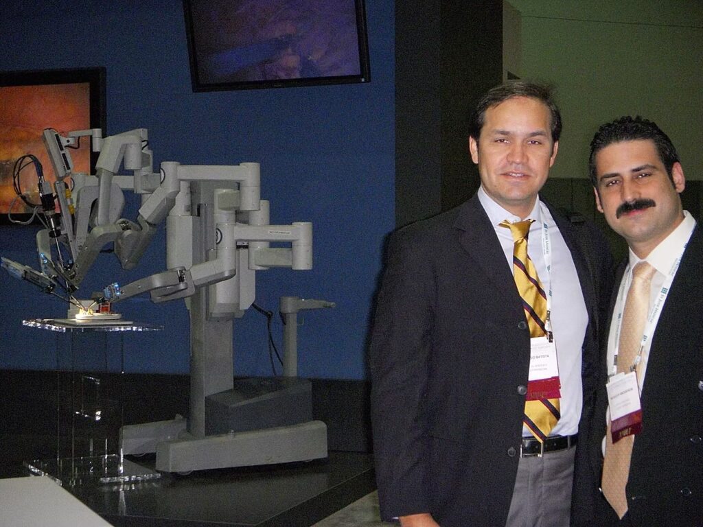 Dr. Gustavo Batista (Minneapolis, USA 2013) Cirujano cardiovascular venezolano, referente en Maracaibo, Zulia, en cirugía cardíaca.
