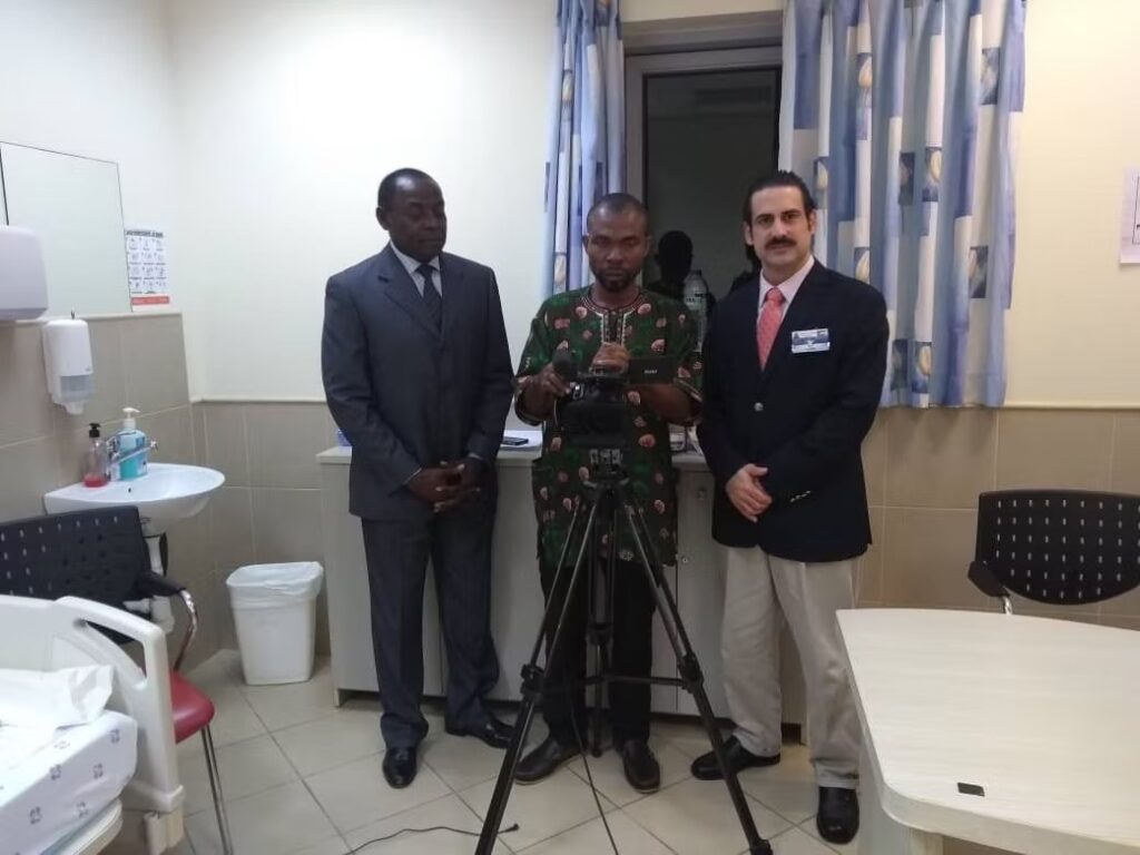 Dr. Eduardo Orobiyi (Malabo, Guinea Ecuatorial 2018) Periodista del canal TV África, vinculado a medios audiovisuales en Guinea Ecuatorial. Entrevistador y comunicador en programas de contenido médico y social.