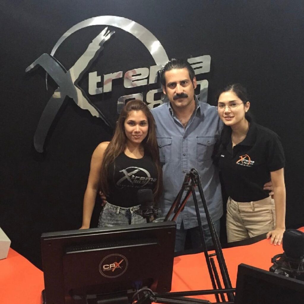 Roxana – Ivonne (Cabimas, Venezuela 2015)  Locutoras de la emisora Xtrema 98.9 FM en Cabimas. Participación en programas radiales de entretenimiento y entrevistas, dentro de la programación de la radio local. 